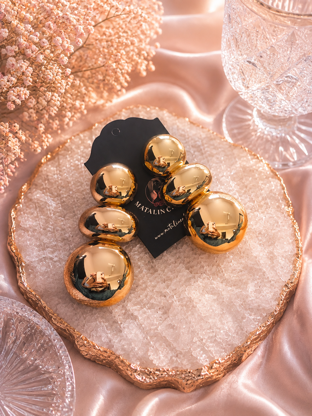 Gold circle